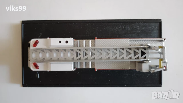 Метална Пожарна 2005 Quint Pierce Fire Truck Amercom, снимка 5 - Колекции - 51342097