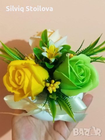 ‼️НОВО‼️За празника на жената зарадвайте дамите с керамична кашпа със сапунени цветя, снимка 4 - Подаръци за жени - 43985820