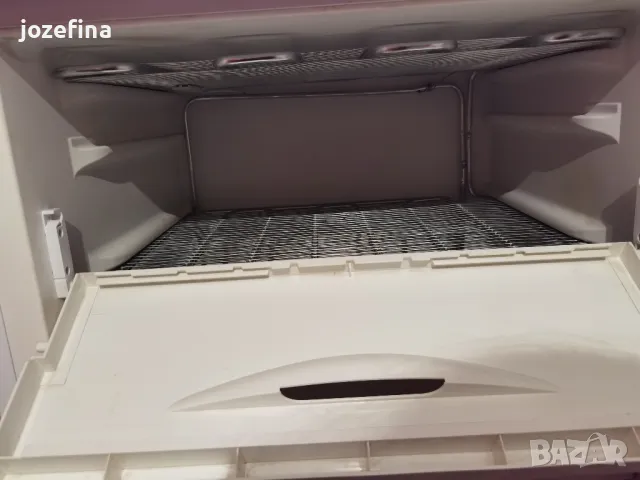 Продавам вертикален фризер Siltal – отлично състояние, почти неизползван , снимка 8 - Фризери - 50366742