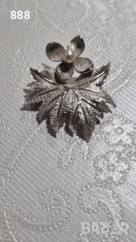 Сребърна брошка с перла от Mikimoto (Япония), снимка 2 - Колиета, медальони, синджири - 43256186