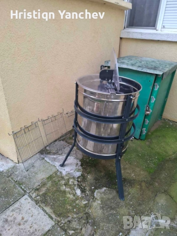 Радиална центрофуга 12 магазински рамки, снимка 2 - Селскостопанска техника - 53499981