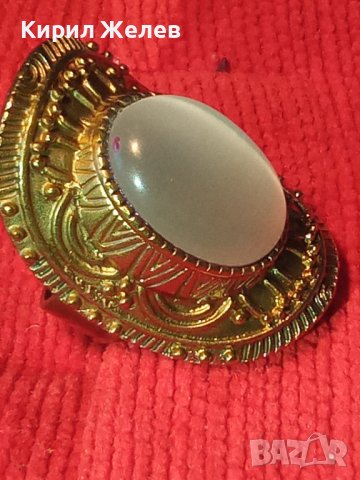 ПОЗЛАТЕН РЕТРО АРТ ПРЪСТЕН с ГОЛЯМ ПОЛИРАН ЛУНЕН КАМЪК с ЕФЕКТ КОТЕШКО ОКО 17092, снимка 3 - Пръстени - 31247210