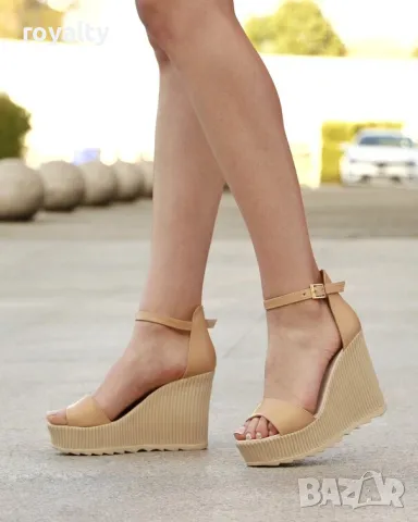 Сандали на платформа - бежова кожа