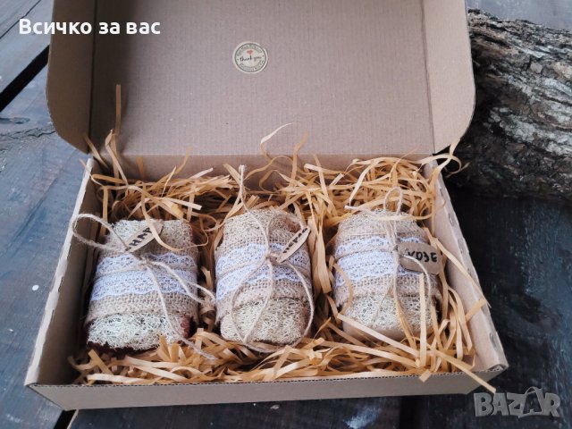 Три натурални хендмейд сапуни в подаръчна кутия, снимка 2 - Козметика за тяло - 43231914