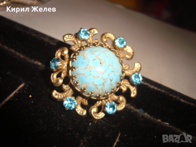 СТАРИННА АРТ ДЕКО ПОЗЛАТЕНА БРОНЗОВА БРОШКА с ЕСТЕСТВЕН ТЮРКОАЗ и САПФИР-КРИСТАЛ КАМЪНИ , снимка 3 - Други - 32266761
