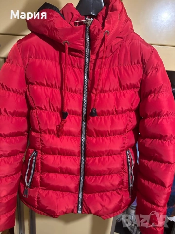 Червено зимно яке