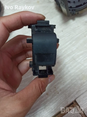 Бутон ел стъкла Toyota 829-2U6D, снимка 2 - Части - 51381302