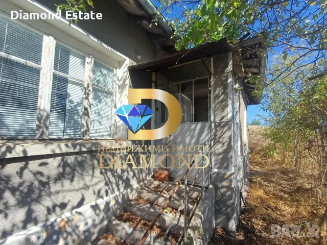 Къща с 3 парцела в село Великово, общ. Гълъбово