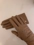 Дамски ръкавици GUESS бежови, снимка 3