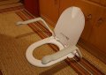 Etac - седалка за тоалетна с опора, снимка 7