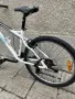 Алуминиев велосипед 26 цола 21 скорости палцови команди преден амортисьор много запазено , снимка 11