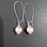 Много нежни и красиви обици с кристални бледо розови перли в обков от орнаменти цвят сребро , снимка 2 - Обеци - 32642625