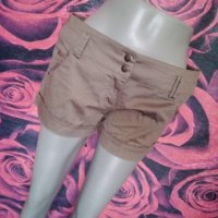 Bershka Маслено зелени къси панталонки Л , снимка 3 - Къси панталони и бермуди - 37456968