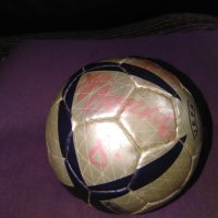 Малка топка нова не спада маркова на Адидас 2005г подписана от Христо Стоичков?, снимка 4 - Футбол - 40726001