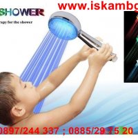 Светеща душ слушалка за баня - LED светлина в 3 цвята с хромирано покритие, снимка 4 - Други стоки за дома - 26779860