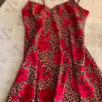 Нощница Avon  рокля леопардов десен с червени рози , снимка 5 - Пижами - 36999108