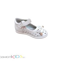 Бебешки обувки за момиче в бяло с нежна перфорация на сърчица, снимка 1 - Детски обувки - 44910703
