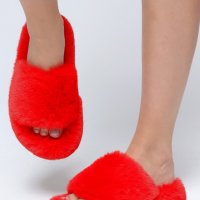 Дамски зимни чехли с пух в червено , снимка 5 - Пантофи - 35490324