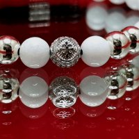 Дамска луксозна сребърна гривна с бели камъни, 925 мънисто с цирконий и лого, снимка 1 - Гривни - 32115121