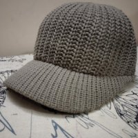 Плетена бежова шапка с малка козирка Каки, снимка 1 - Шапки - 44036308
