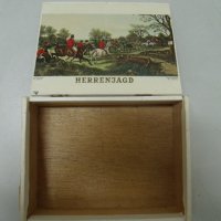 № 5794 стара дървена кутия HERRENJAGD  - размер 16 / 15 / 4,5 см , снимка 3 - Други ценни предмети - 34871211