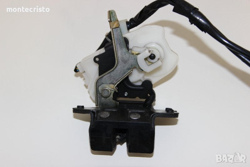 Брава заден капак Toyota Avensis Verso (2001-2009г.) / Тойота Авенсис Версо, снимка 1