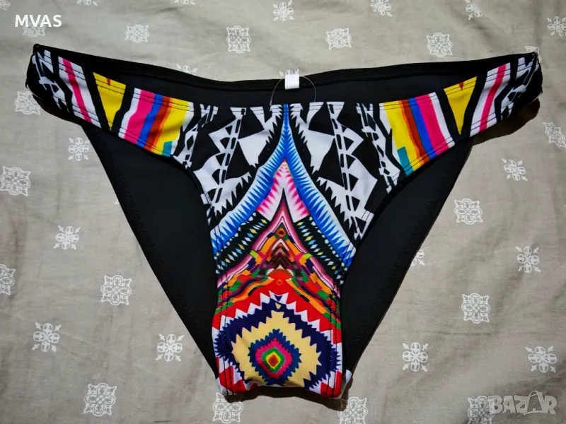 Нов дамски бански долнище S M размер черно с шарено, снимка 1