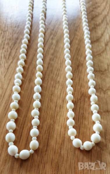 Винтидж колиета от слонова кост, снимка 1