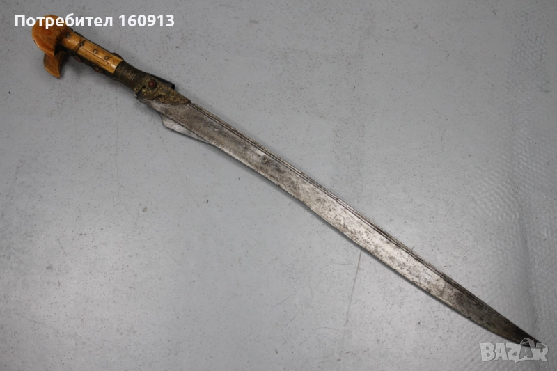 Стар османски балкански ятаган с бели дръжки сребърен обков и корали, снимка 1