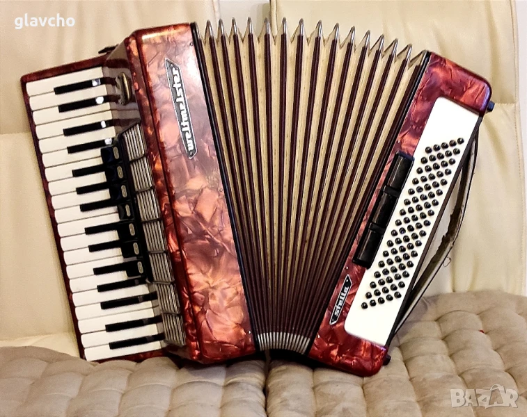 Продава се запазен акордеон 80 баса , снимка 1