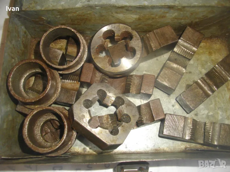 КУТИЯ СТАРО КАЧЕСТВО РЕЗБОНАРЕЗНИ ПЛАШКИ И ВТУЛКИ ЗА ВЪНШНИ РЕЗБИ ГОЛЕМИ, снимка 1