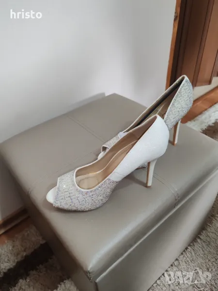 Продават се дамски обувки на ток , снимка 1
