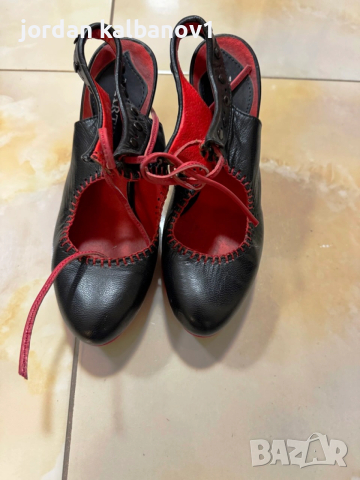 Подарявам - Дамски летни затворени обувки на ток номер 35 стелка 22см. ток 11см.