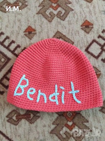 Красива плетена шапка