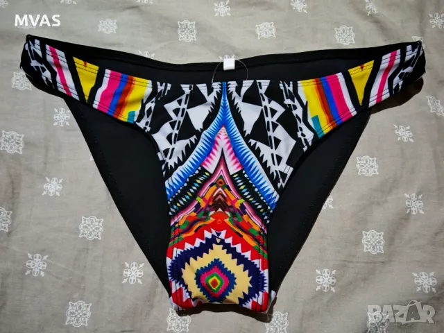 Нов дамски бански долнище S M размер черно с шарено
