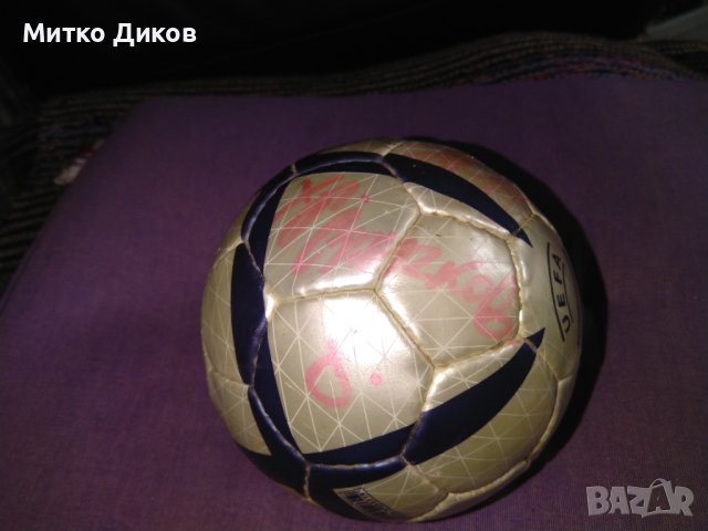 Малка топка нова не спада маркова на Адидас 2005г подписана от Христо Стоичков?, снимка 4 - Футбол - 40726001