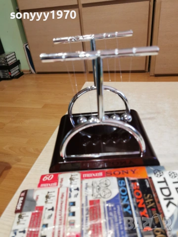 Люлката на Нютон-18х18х15см-стоманени топчета 1501261052, снимка 4 - Колекции - 53106282