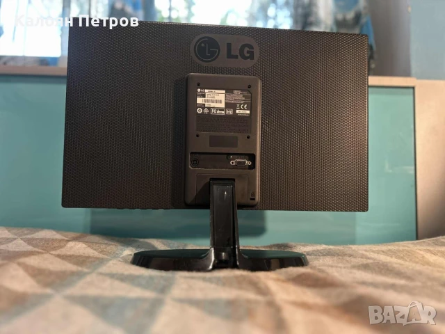 Монитор LG Flatron E2242C-BN, снимка 3 - Монитори - 51290536