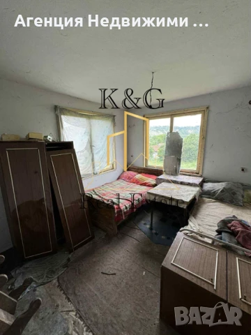 Двуетажна тухлена на плоча  къща в с. Дряновец, снимка 4 - Къщи - 51103042