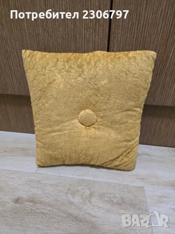Златиста декоративна възглавница