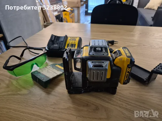 Линеен лазерен нивелир DeWalt DCE089G, снимка 5 - Други инструменти - 49177207