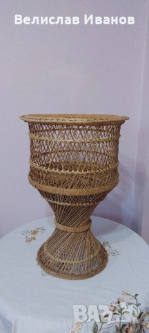 Плетена кошница ратанова за декорация. Перфектно състояние.