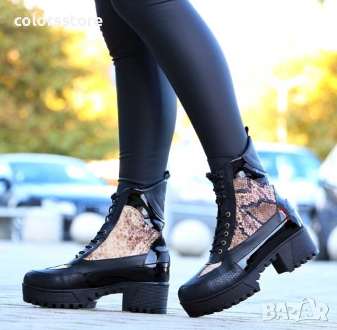 Равни боти - черни със змийски принт - BT2501