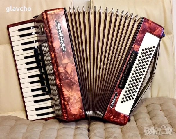 Продава се запазен акордеон 80 баса , снимка 1
