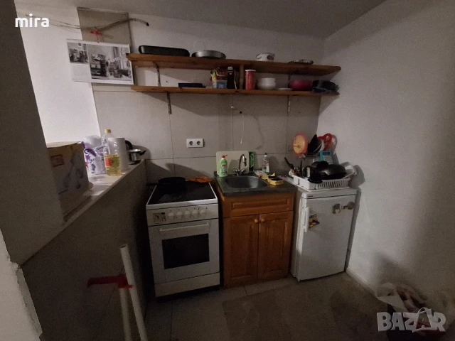 обзаведена стая Лозенец до метро Европейски съюз за момиче / жена.