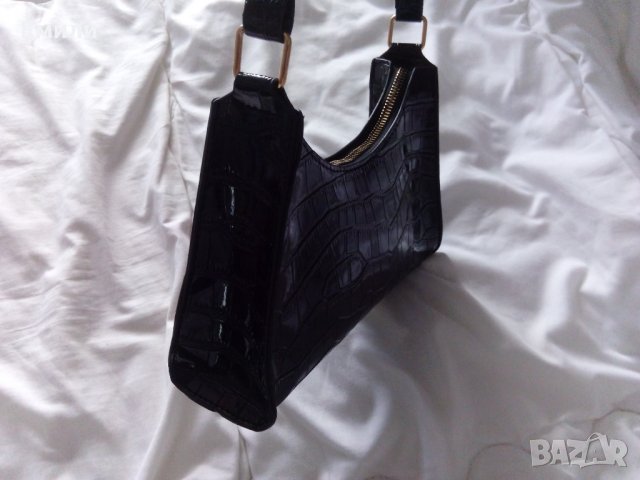 Дамска чанта с имитация на алигаторска кожа , снимка 9 - Чанти - 32479644