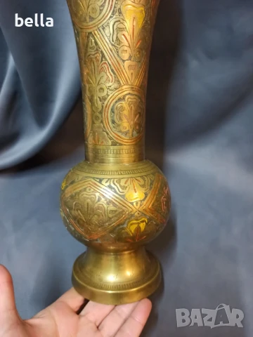 Стилна бронзова масивна ваза ръчно гравирани цветни орнаменти ,32 см височина., снимка 3 - Антикварни и старинни предмети - 51050178