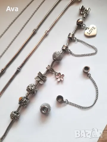 гривна тип пандора/pandora/талисман/висулка/мека/цвят сребърен/синджирче, снимка 2 - Гривни - 48043390