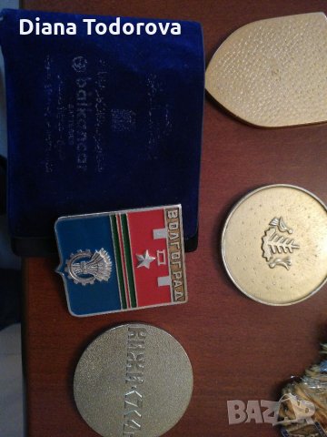 Продавам значки, снимка 2 - Колекции - 33080015