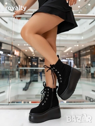 Боти на платформа - черен велур